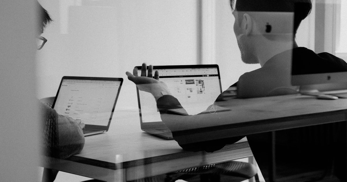 Performance Review yang Tidak Bikin Karyawan Takut: Metode, Template, dan Contoh